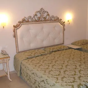 Maison d'hôtes Residenza Due Torri Check In Presso Vicolo Cattani 7